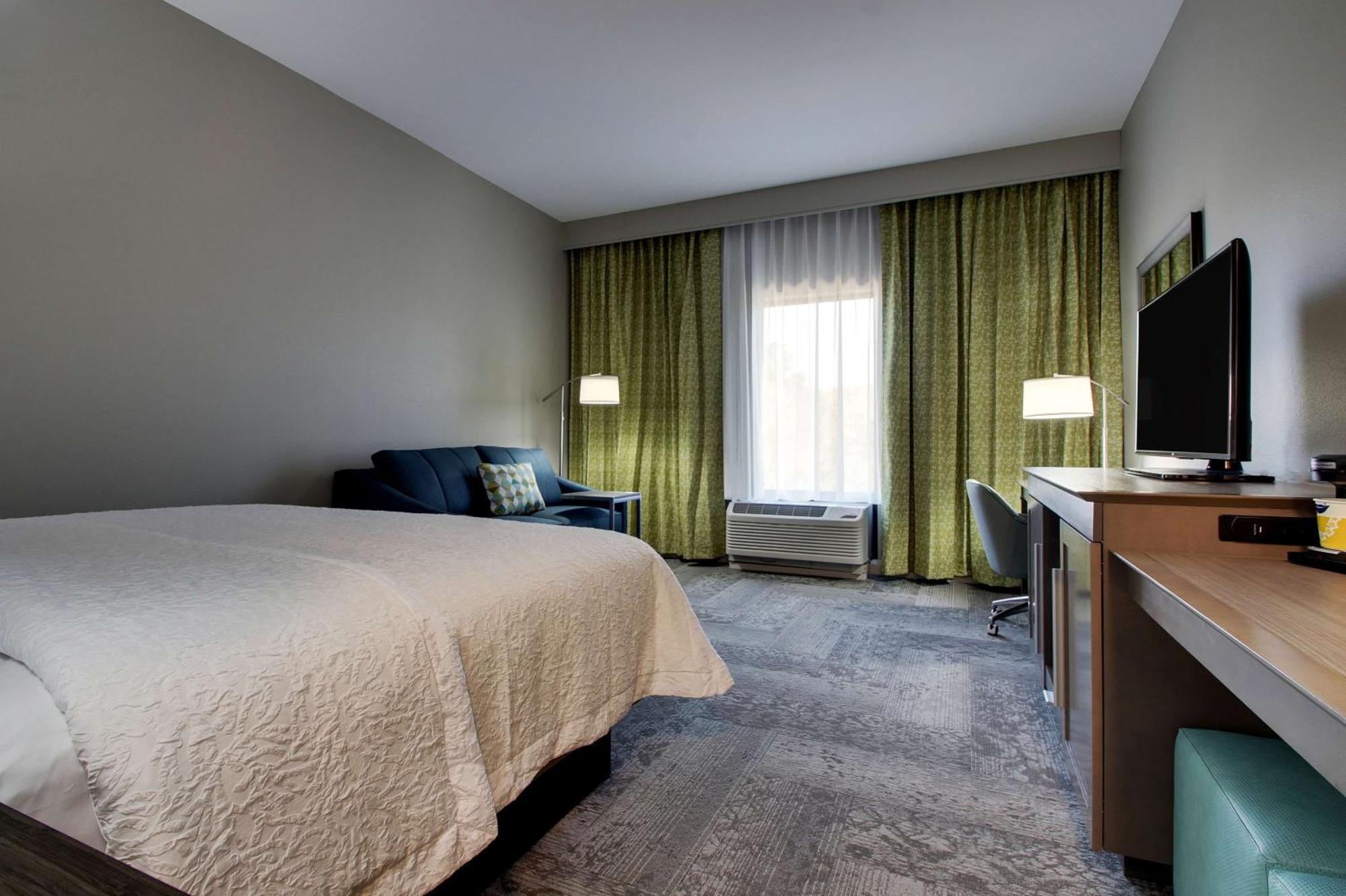 Hampton & By Hilton Knightdale Hotel 3*