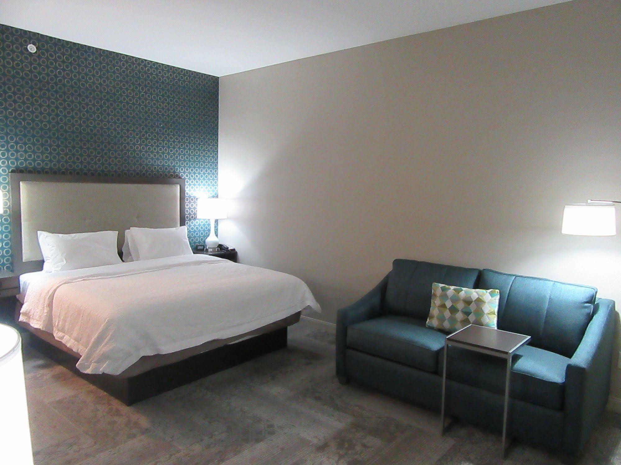 Hampton & By Hilton Knightdale Hotel 3*